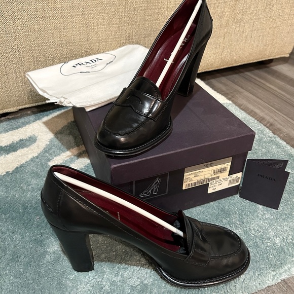 Prada Classic Black Leather Heels - Picture 1 of 4